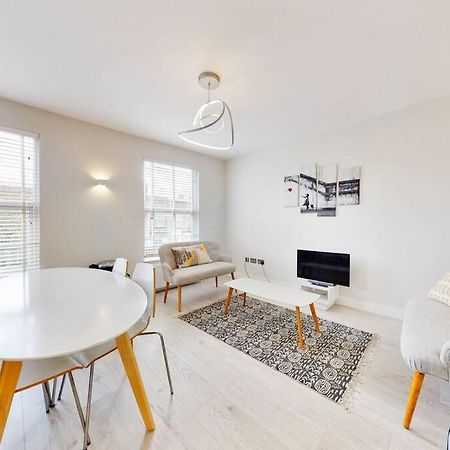 הוילה לונדון Stylish 2Bed2Bath Flat 4Min From Tube Station מראה חיצוני תמונה