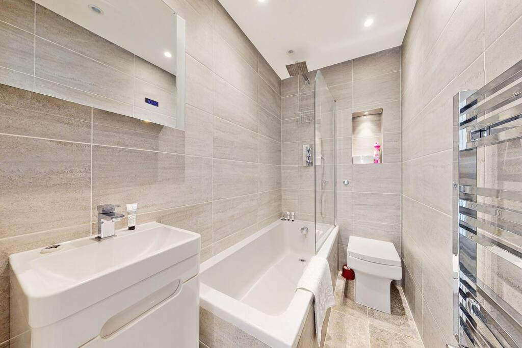 הוילה לונדון Stylish 2Bed2Bath Flat 4Min From Tube Station מראה חיצוני תמונה