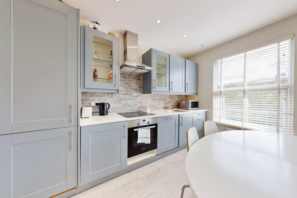 הוילה לונדון Stylish 2Bed2Bath Flat 4Min From Tube Station מראה חיצוני תמונה