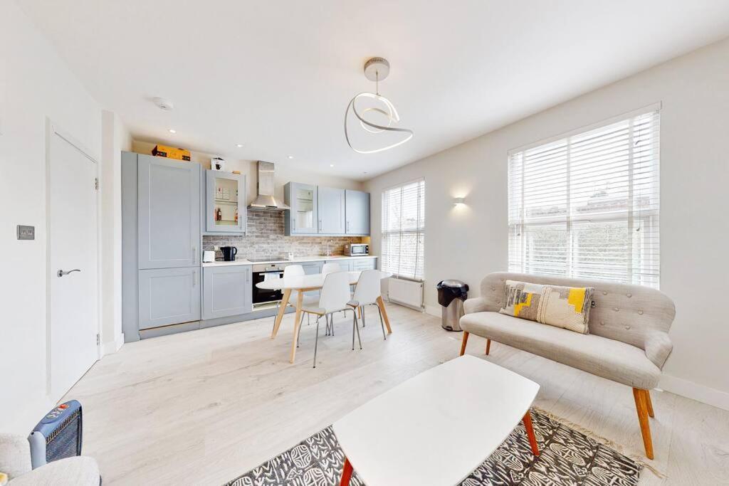 הוילה לונדון Stylish 2Bed2Bath Flat 4Min From Tube Station מראה חיצוני תמונה