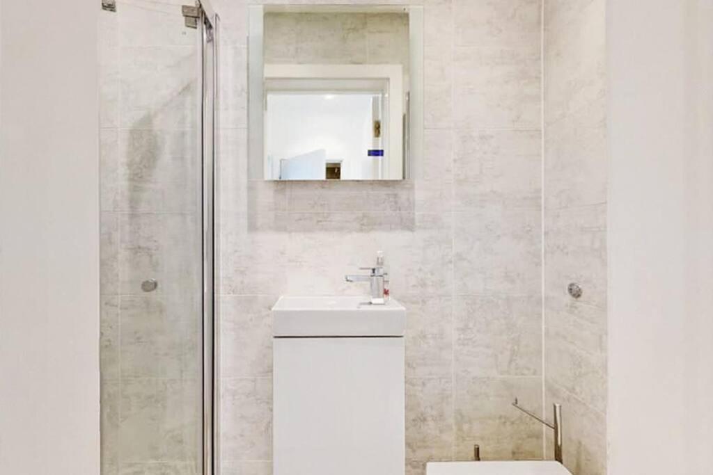 הוילה לונדון Stylish 2Bed2Bath Flat 4Min From Tube Station מראה חיצוני תמונה